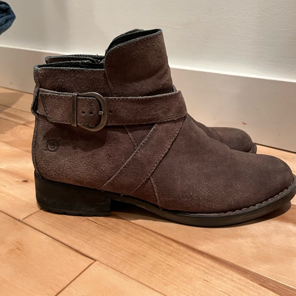 Greyish brown Born booties. Super comfortable. Worn. Size 8